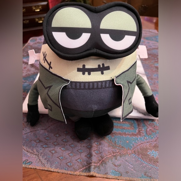 Universal Studios Despicable Me Minion Frankenstein Monster Minion Plush 9" - Picture 6 of 12